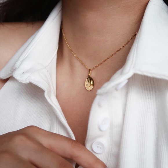 NEW 18K Gold Plated Diamond Moon Oval Necklace - Picture 7 of 12